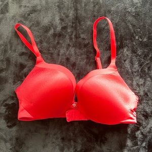 Red push up bra